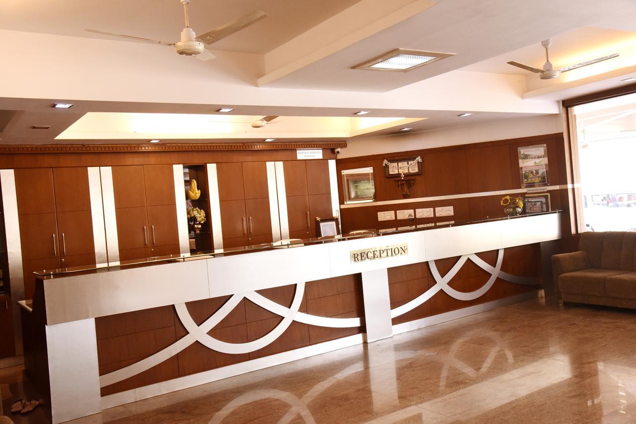 Slr Residency Hotell Subrahmanya Eksteriør bilde