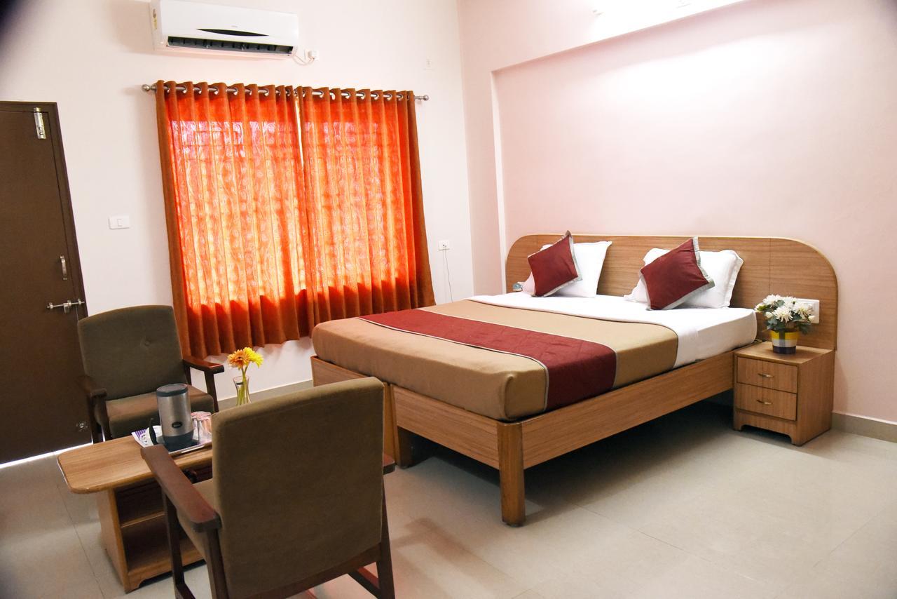 Slr Residency Hotell Subrahmanya Eksteriør bilde