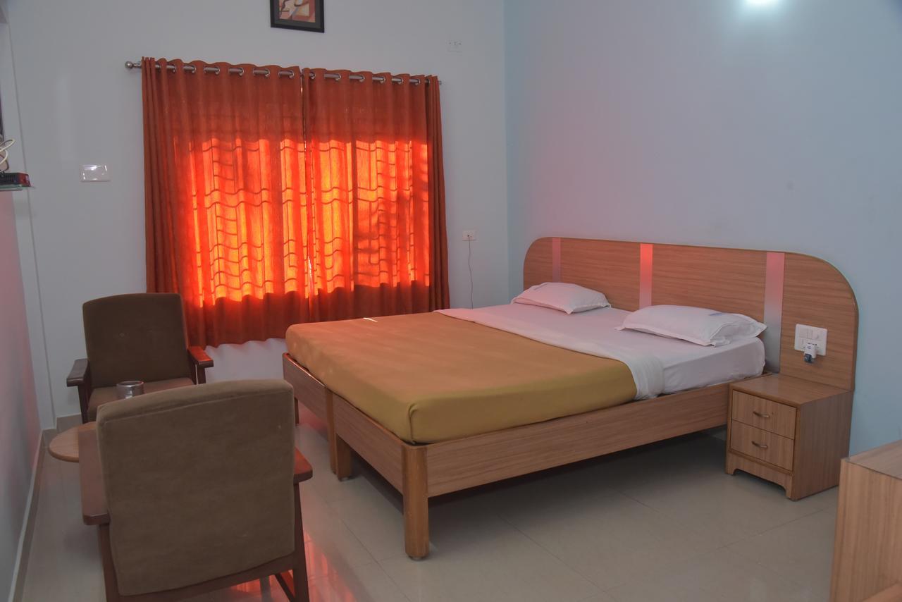 Slr Residency Hotell Subrahmanya Eksteriør bilde