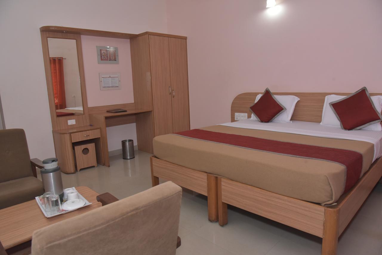 Slr Residency Hotell Subrahmanya Eksteriør bilde
