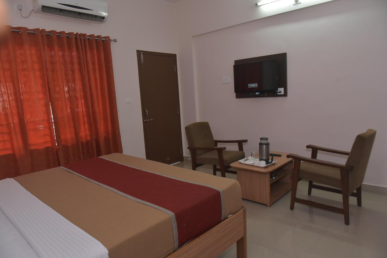 Slr Residency Hotell Subrahmanya Eksteriør bilde