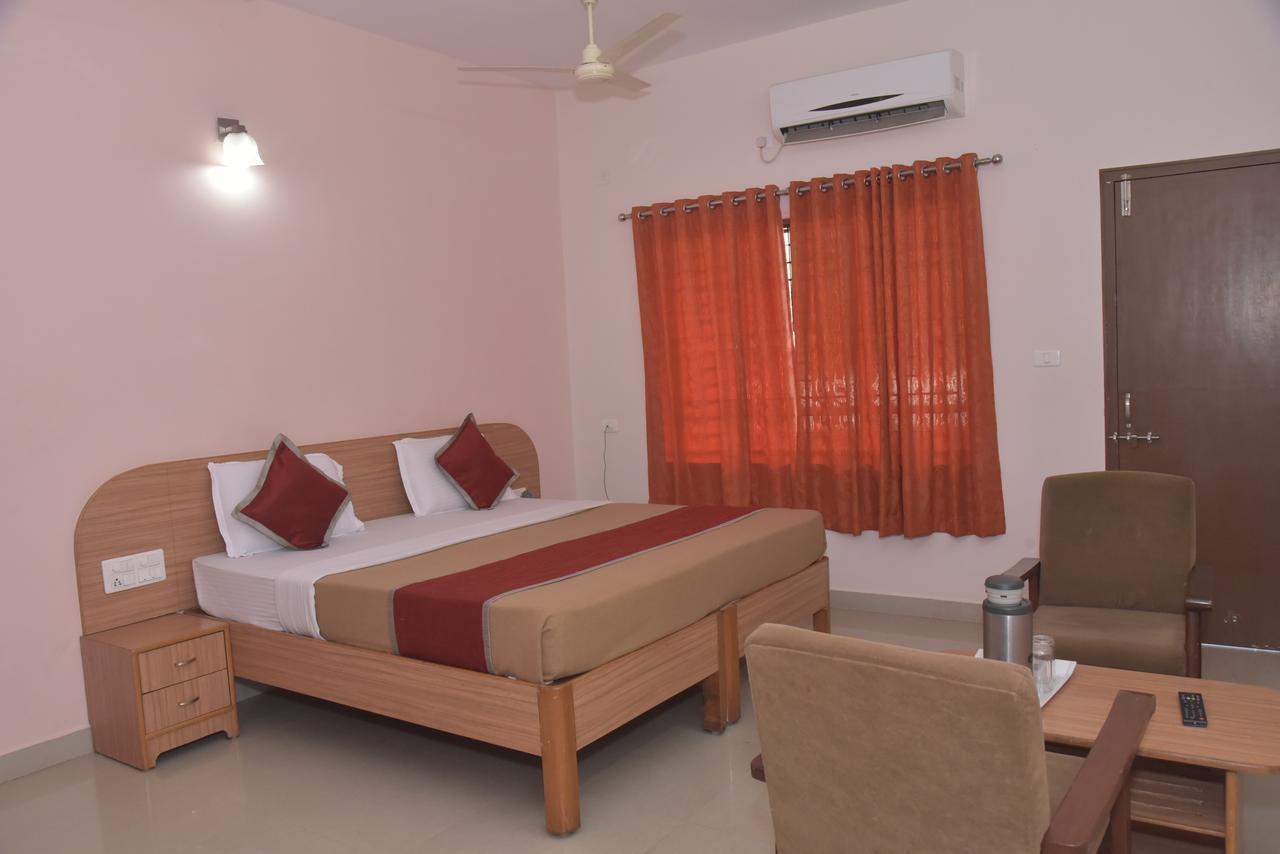 Slr Residency Hotell Subrahmanya Eksteriør bilde